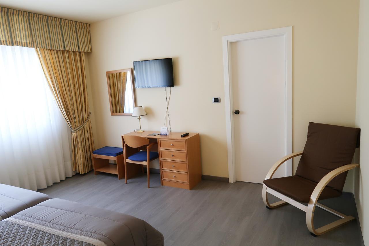 Hotel O Camino О-Барко-де-Вальдеоррас Экстерьер фото
