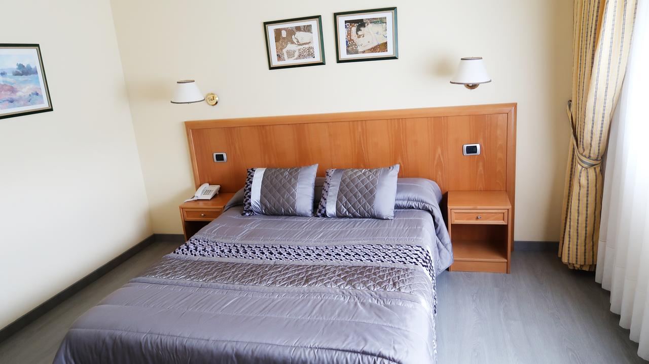 Hotel O Camino О-Барко-де-Вальдеоррас Экстерьер фото
